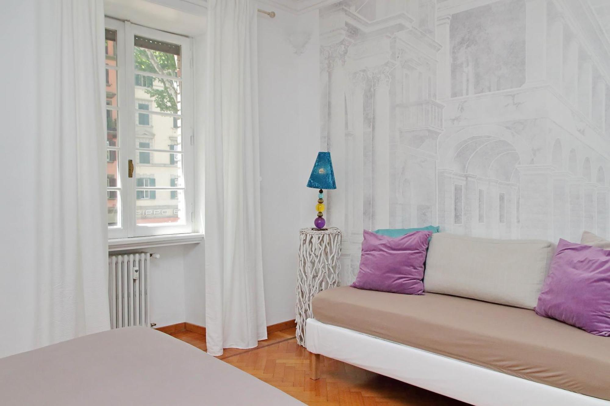 Charme E Style: Splendid With 2 Bedrooms Apartment Rom